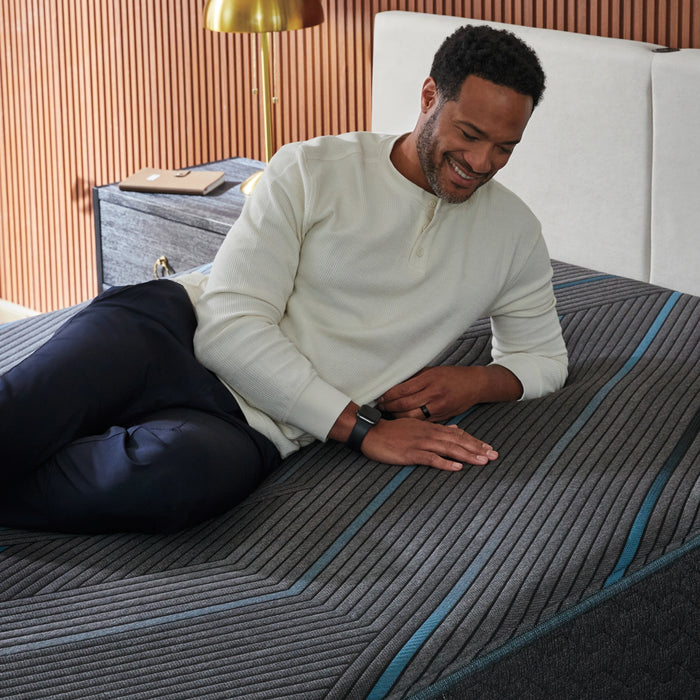 Beautyrest Level Two Hybrid Plush Mattress