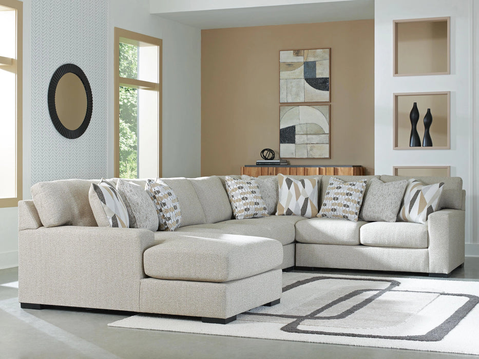 Laurelgrove Sectional with Chaise