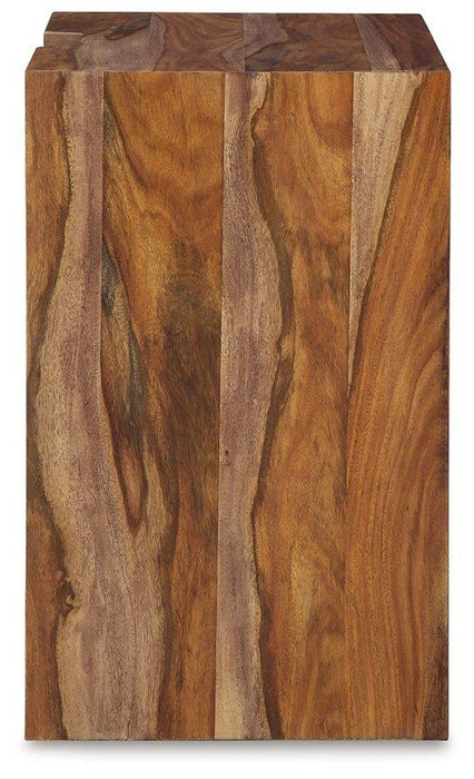 Dressonni Nightstand - Plourde Furniture Co (Caribou, ME)