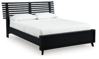 Danziar Queen Slat Bed - Plourde Furniture Co (Caribou, ME)