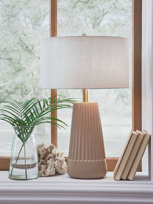 Dellner Table Lamp - Plourde Furniture Co (Caribou, ME)