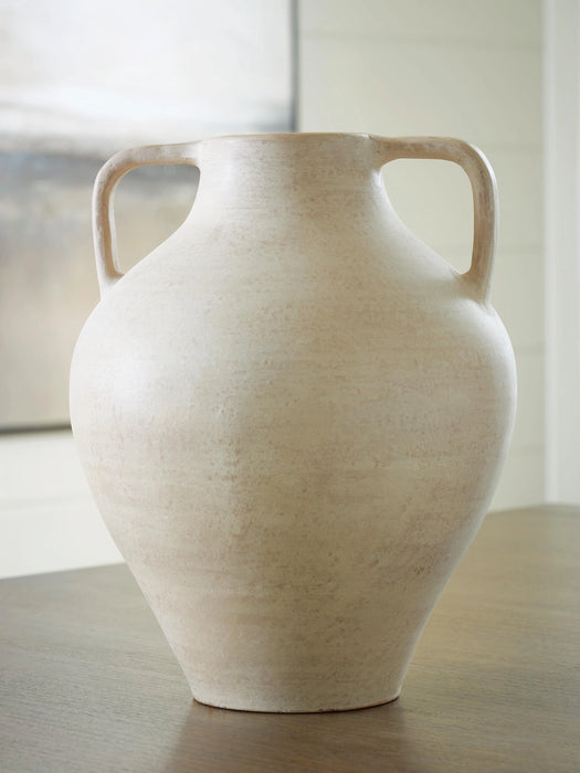 Justy Vase