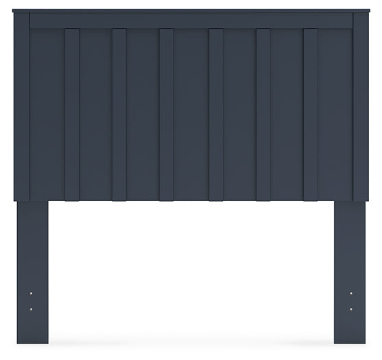 Simmenfort Full Panel Headboard with Dresser and Nightstand